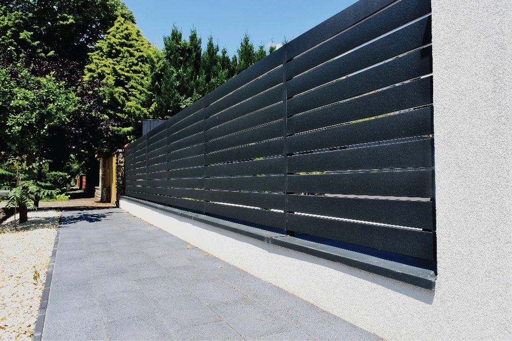 modern fencing horizontal slats